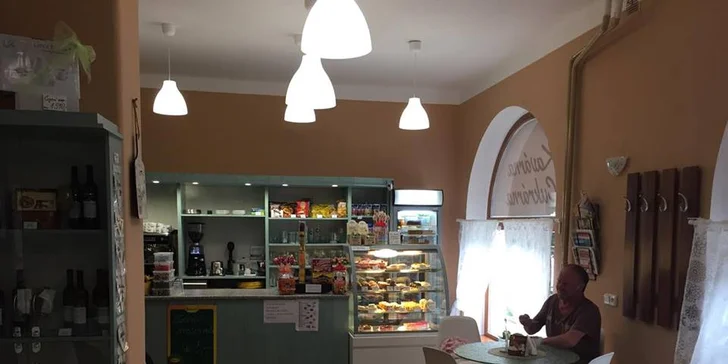 Oslaďte si život ve Fulneku: Káva se zákuskem dle výběru a domácí limonáda