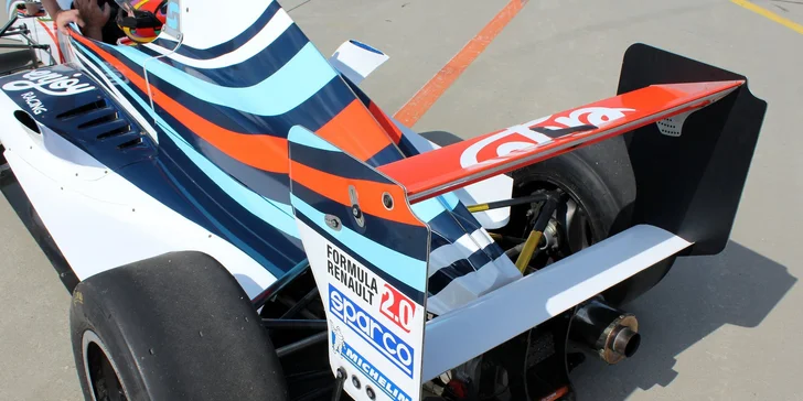 Vystřelíte jako šíp: exkluzivní jízda v závodní formuli