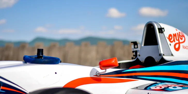 Vystřelíte jako šíp: Exkluzivní jízda v závodní formuli Renault 2.0