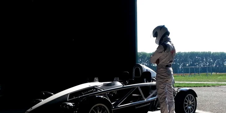 Bláznivá jízda v jednom z nejrychlejších vozů světa: až kol 7 v Ariel Atom 3.5