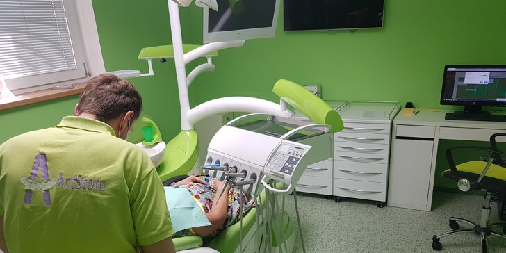 Dentální hygiena s air flow, ručním dočištěním a prohlídkou u lékaře