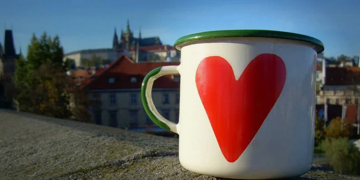 Váš hrneček, vaše fantazie: malování na barevný smaltovaný plecháček