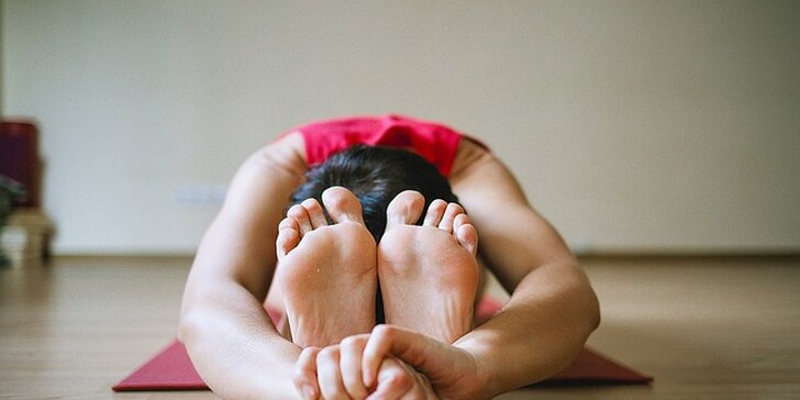 Protáhněte své tělo: 1 lekce nebo permanentka na jógu na Vinohradech