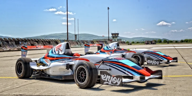 Vystřelíte jako šíp: Exkluzivní jízda v závodní formuli Renault 2.0