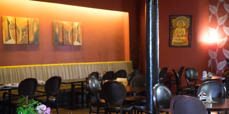 Nepálské menu pro 2 osoby: chicken nebo paneer pakora, polévka, thali set i dezert dle výběru