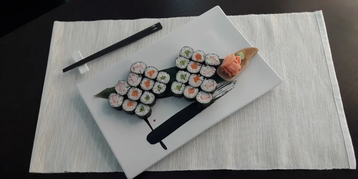 Sushi v podzámčí: 24 nebo 44 čerstvých rolek z rukou "sushisty" s 15letou praxí