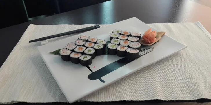 Sushi v podzámčí: 24 nebo 44 čerstvých rolek z rukou "sushisty" s 15letou praxí
