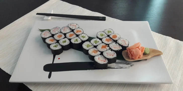 Sushi v podzámčí: 24 nebo 44 čerstvých rolek z rukou "sushisty" s 15letou praxí