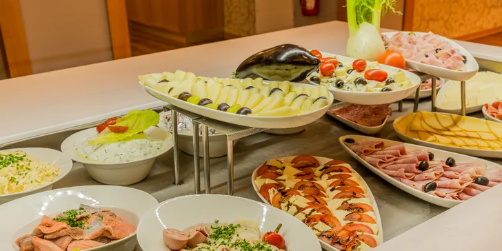 Snídaně v hotelové restauraci Symphonia v Dejvicích: all you can eat & drink