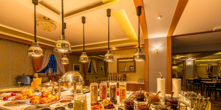 Snídaně v hotelové restauraci Symphonia v Dejvicích: all you can eat & drink