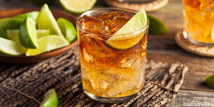 Připijte si na zdraví: Božkov Tuzemák, Captain Morgan Spiced či Diplomatico