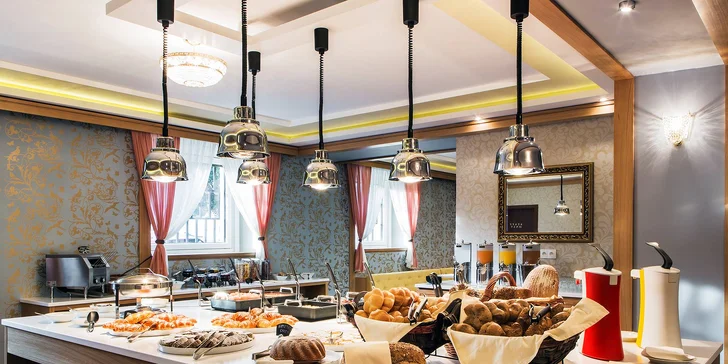Snídaně v hotelové restauraci Symphonia v Dejvicích: all you can eat & drink