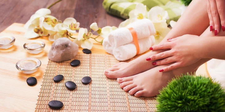 Péče o nožky i ruce: mokrá pedikúra s reflexní masáží nebo modeláž nehtů