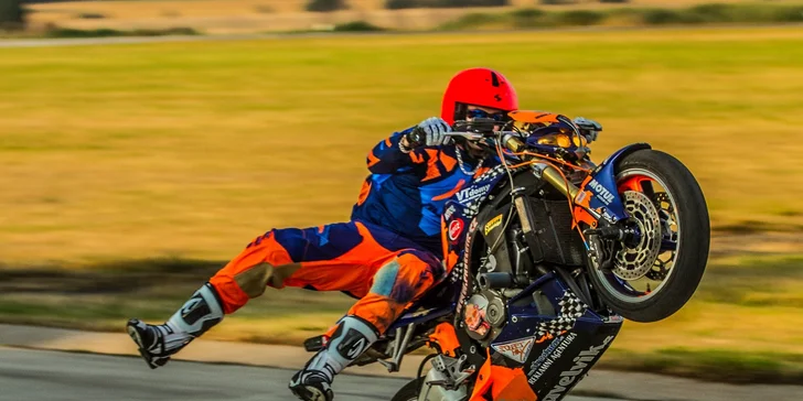 Kaskadérská motocyklová show a divoká spolujízda pro 1, 2 nebo 4 osoby