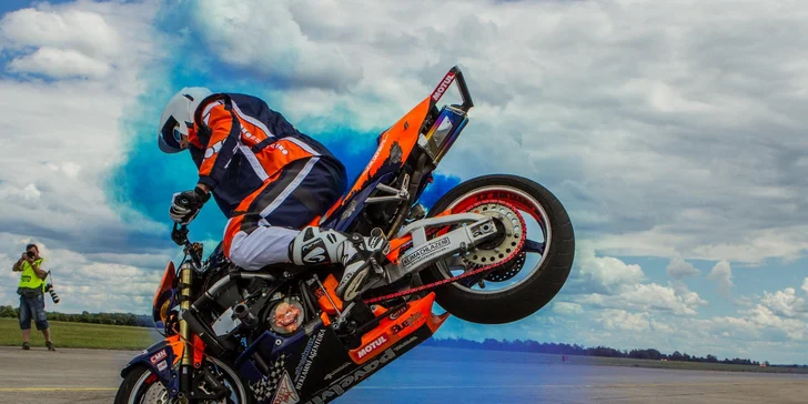 Kaskadérská motocyklová show a divoká spolujízda pro 1, 2 nebo 4 osoby