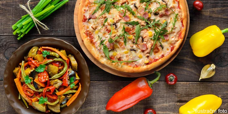 Pravá italská pizza nebo salát v restauraci Casanova u Karlova mostu