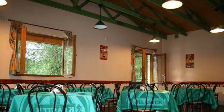 Rodinná dovolená u vody: rekreační areál ve Vraném nad Vltavou s polopenzí