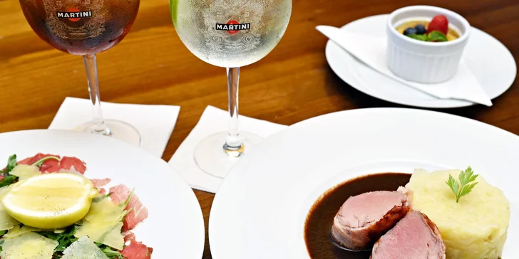 Pravá romantika u Vltavy: tříchodové menu s výhledem na Karlův most pro 2