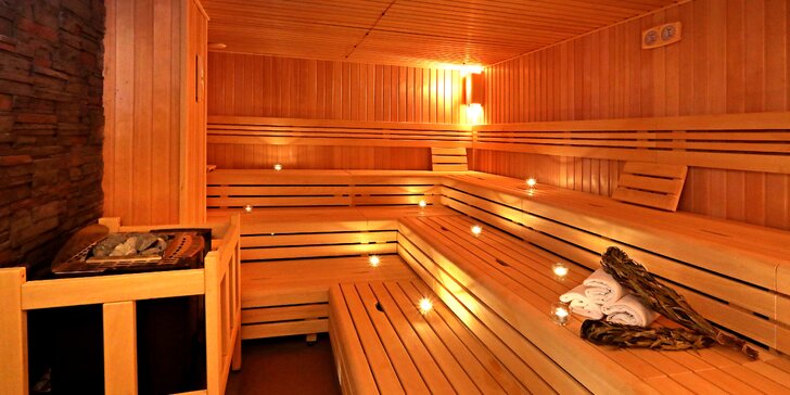 Časově neomezený vstup do saunového světa Saunia, peeling, limonáda a sekt