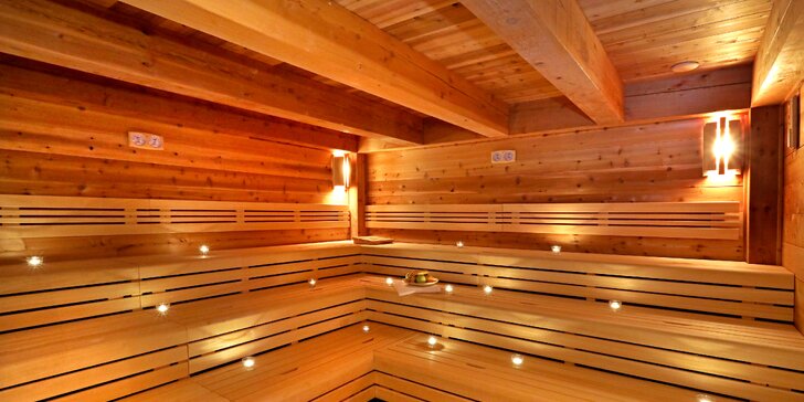Časově neomezený vstup do saunového světa Saunia, peeling, limonáda a sekt