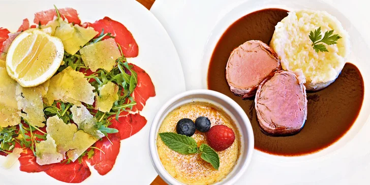 Pravá romantika u Vltavy: tříchodové menu s výhledem na Karlův most pro 2