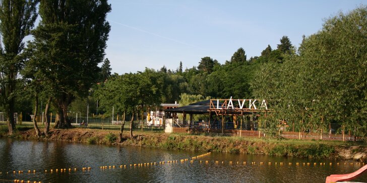 Rodinná dovolená u vody: rekreační areál ve Vraném nad Vltavou s polopenzí