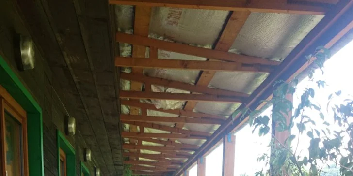 Dovolená u vody: rekreační areál ve Vraném nad Vltavou s polopenzí a tenisem