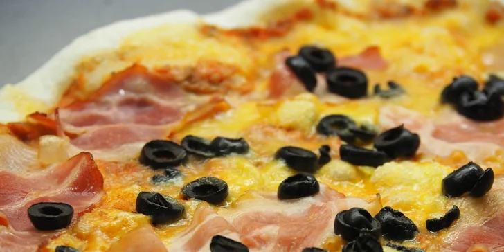 Obří pizza plná vašich oblíbených ingrediencí: průměr 60 cm, odnos s sebou