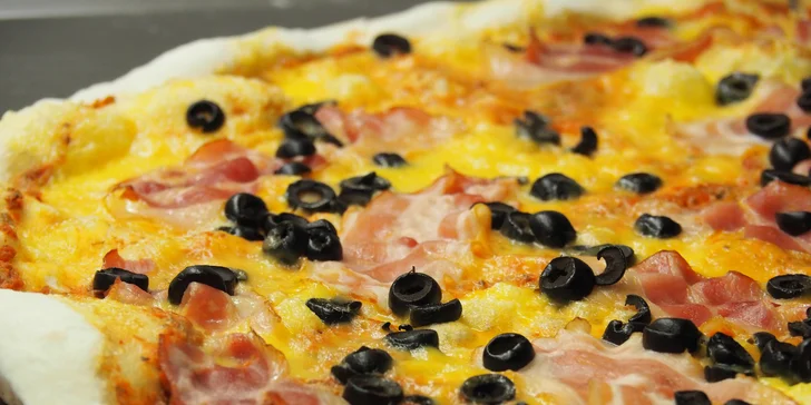 Obří pizza plná vašich oblíbených ingrediencí: průměr 60 cm, odnos s sebou