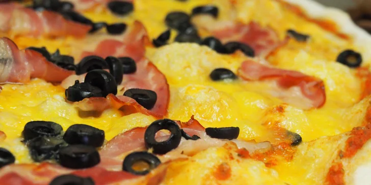 Obří pizza plná vašich oblíbených ingrediencí: průměr 60 cm, odnos s sebou