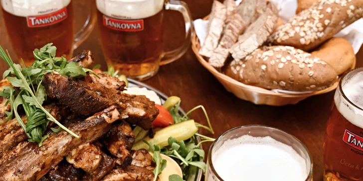 Zajděte s přáteli na jedno: tankové pivo Primátor a pečená žebra U Kalendů