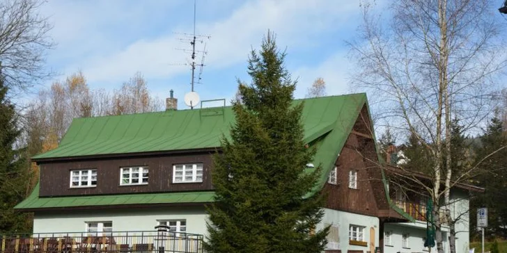Dovolená v Harrachově s polopenzí i konzumací piva a moravského vína