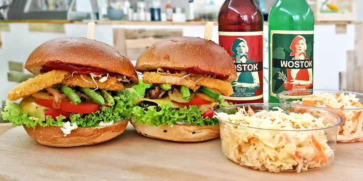 Lehce stravitelný zeleninový burger s domácí omáčkou, přílohou a limonádou