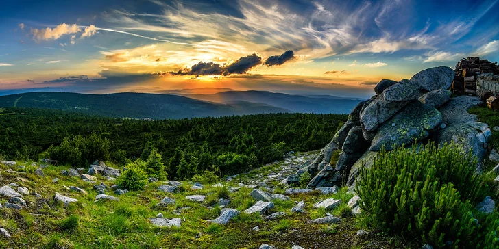 Jarní nebo letní pobyt v Krkonoších: turistika, výlety a ubytování s polopenzí