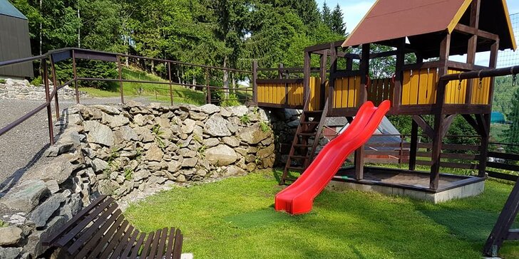 Jarní nebo letní pobyt v Krkonoších: turistika, výlety a ubytování s polopenzí