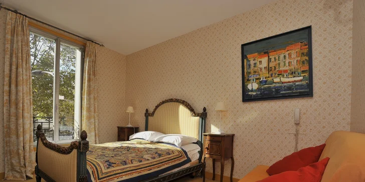 Léto nebo podzim nad Seinou: elegantní hotel blízko La Défense se snídaní pro 2
