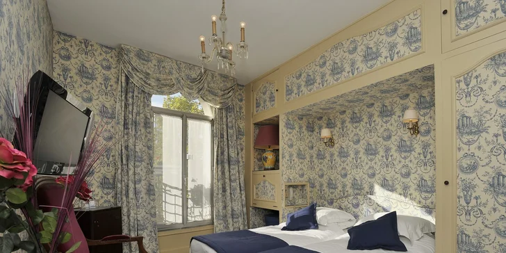 Léto nebo podzim nad Seinou: elegantní hotel blízko La Défense se snídaní pro 2