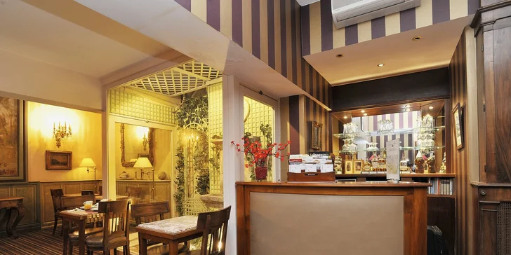 Léto nebo podzim nad Seinou: elegantní hotel blízko La Défense se snídaní pro 2