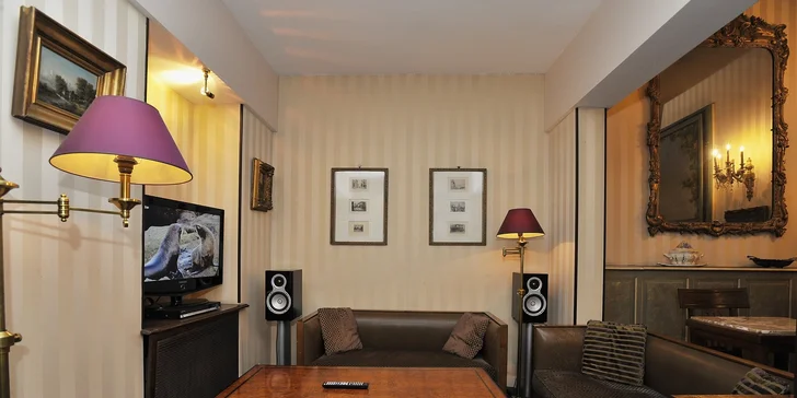 Léto nebo podzim nad Seinou: elegantní hotel blízko La Défense se snídaní pro 2