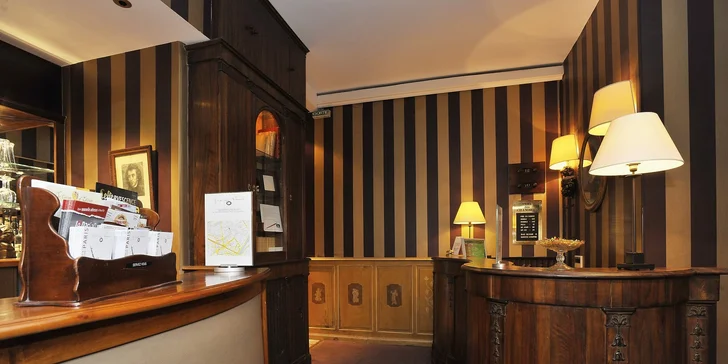 Léto nebo podzim nad Seinou: elegantní hotel blízko La Défense se snídaní pro 2