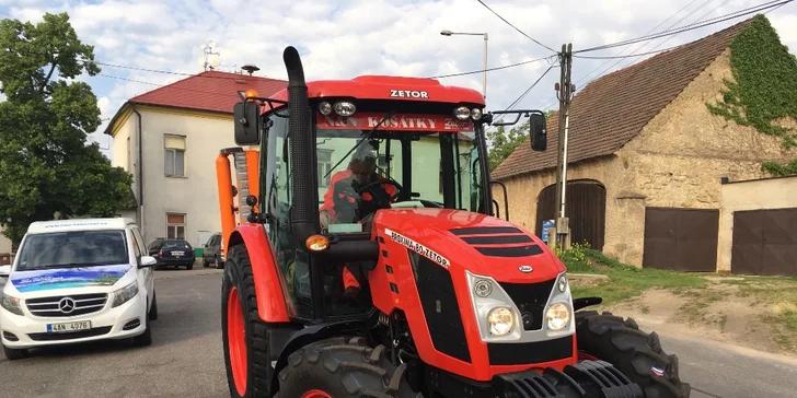 Na 30 minut traktoristou: Zážitková jízda za volantem Zetoru i s instruktáží