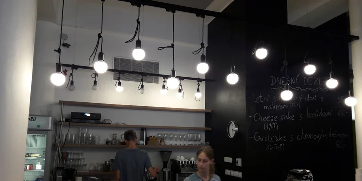 Ve vybrané společnosti: domácí ledový čaj a matcha sušenky v kočičí kavárně