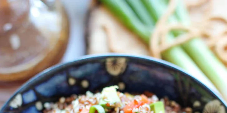 Sestavte si vlastní salát z více než 30 čerstvých ingrediencí a 10 dresinků