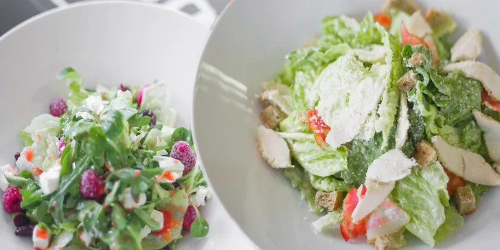 Sestavte si vlastní salát z více než 30 čerstvých ingrediencí a 10 dresinků