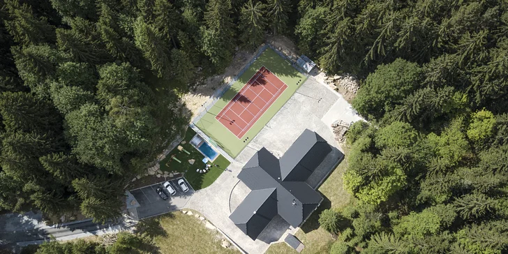 S rodinou nebo kamarády na Lipno: zbrusu nové apartmány s bazénem a hřištěm