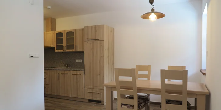 S rodinou nebo kamarády na Lipno: zbrusu nové apartmány s bazénem a hřištěm