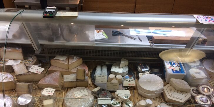 Farmářské sýry z Pyrenejí: 150 g ovčího, kozího nebo kravského sýra