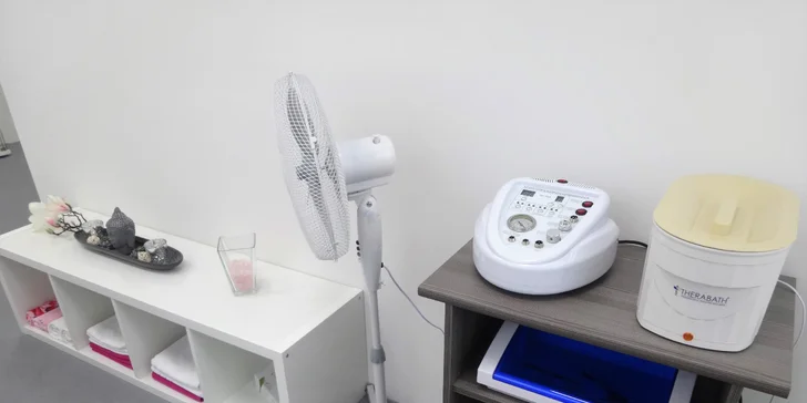 Čištění pleti ultrazvukem s ruční masáží obličeje a dekoltu