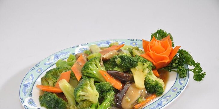 Exotické chutě a báječný výhled: čínské menu pro 1 i 2 podávané v 18. patře