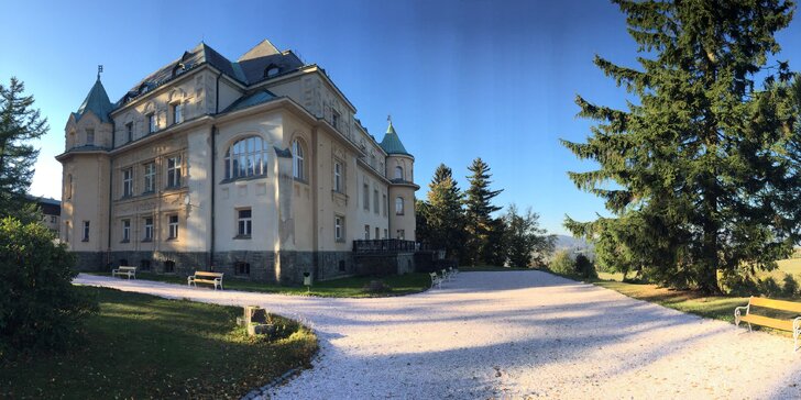 Pobyt s vůní první republiky: 3 až 5 dní na Kramářově zámku v podhůří Krkonoš